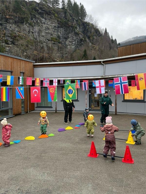 Bilder frå barnehagedagen i Yksnebjør barnehage - Klikk for stort bilete